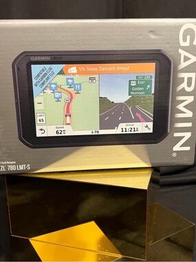 Garmin dezl 780 LMT-S GPS Truck navigator in Grey with color display